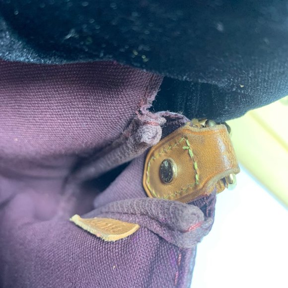 LOUIS VUITTON Monogram Favorite MM Crossbody Bag - Picture 15 of 16